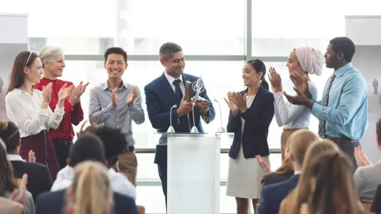 Ideias Inovadoras: 7 Premiações para Vendedores e 4 Campanhas Motivacionais para Alcançar Metas em Equipe de Vendas